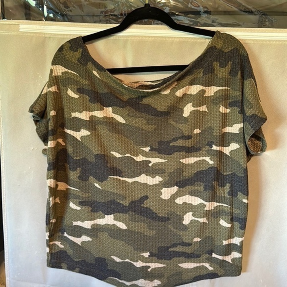 Camouflage Short Sleeve Women's Top - Olive Green Camo